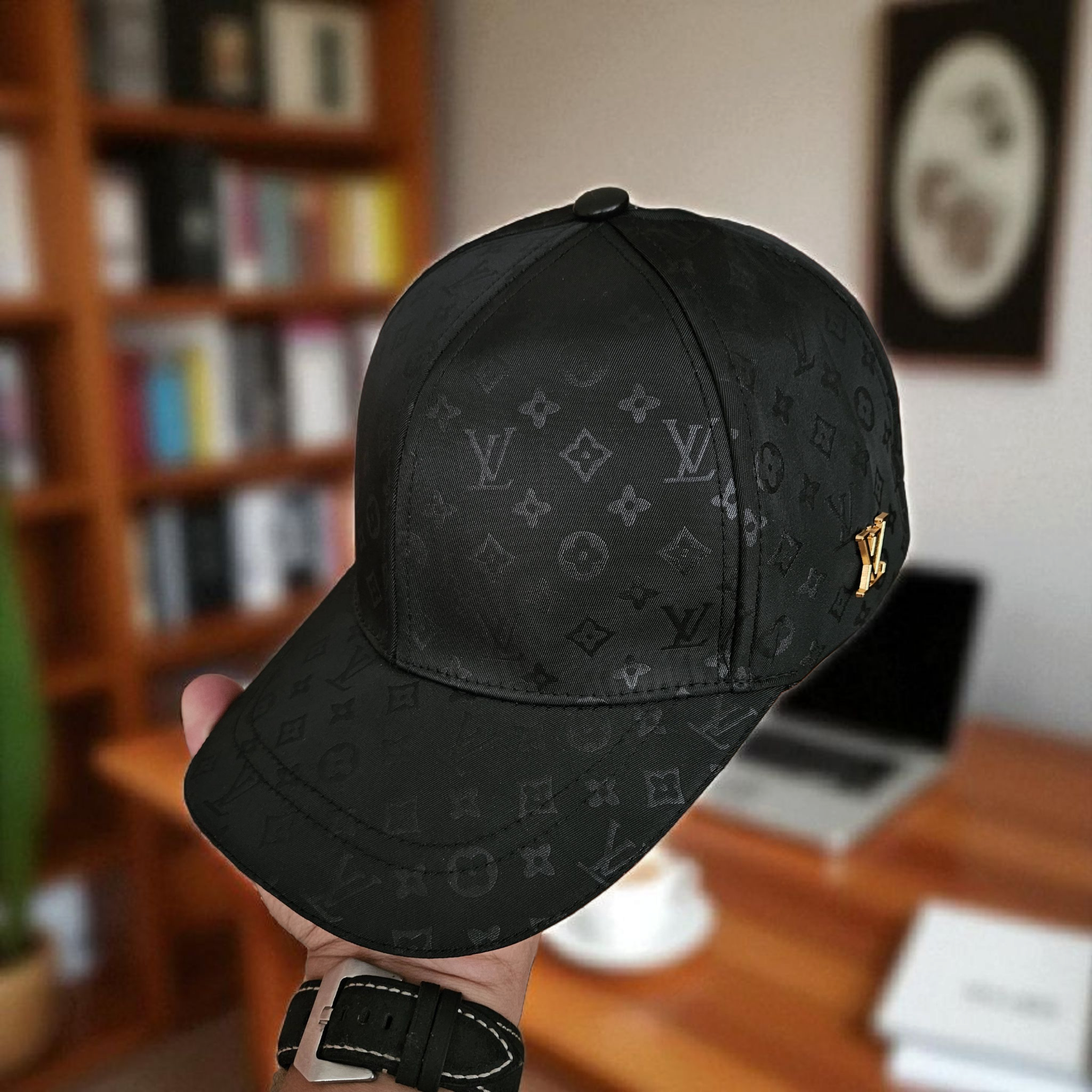 Casquette Luis vuiton logo doré